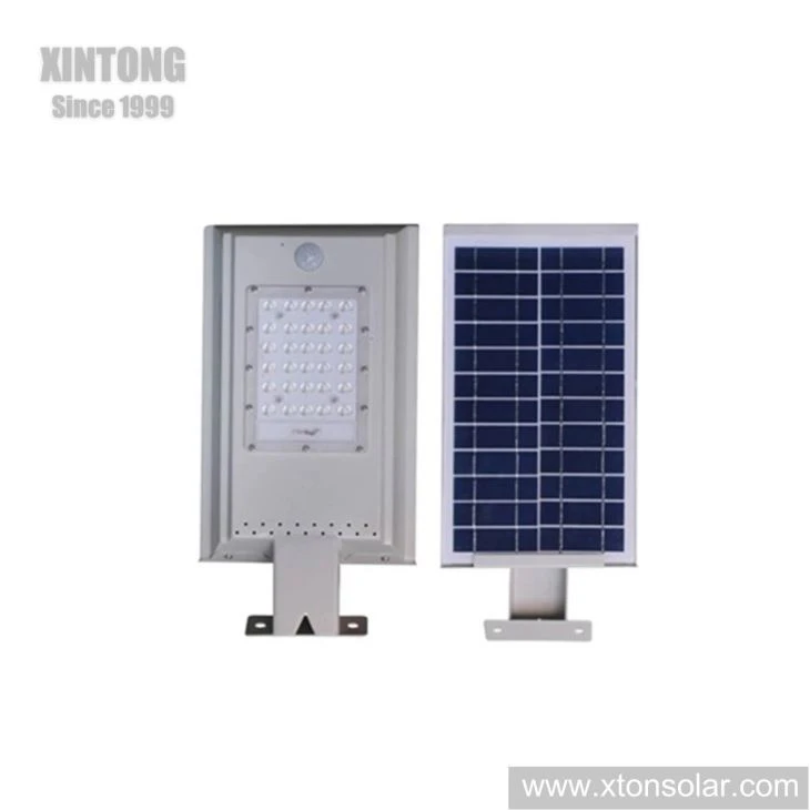 Farola LED integrada de 50W con panel solar de grado A
